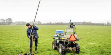 Phosphate concentrations in groundwater under dutch farms are mostly below target value