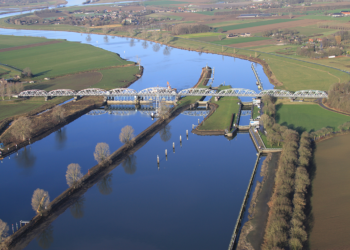 When do hydraulic engineering structures approach the end of their functional life span?