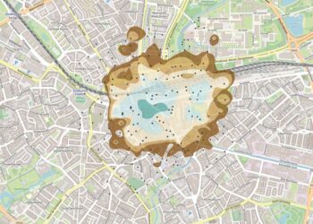 Effect of source location on the spread of groundwater contamination by open geothermal energy systems